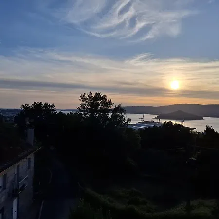 Casa Con Vistas Al Mar Con Terreno En Pontevedra