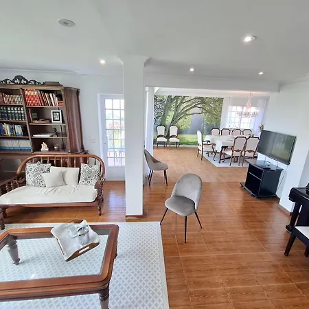Casa Con Vistas Al Mar Con Terreno En Pontevedra Понтеведра