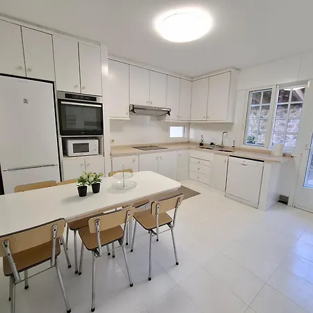 Casa Con Vistas Al Mar Con Terreno En Pontevedra