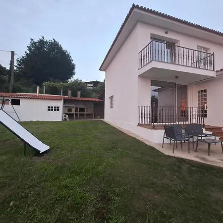Casa Con Vistas Al Mar Con Terreno En Pontevedra