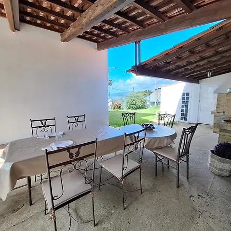 Casa Con Vistas Al Mar Con Terreno En Pontevedra Понтеведра